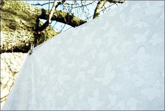 rdeco - via Kristine Bjaadal - Underfull Table Cloth 4_thumb[3]