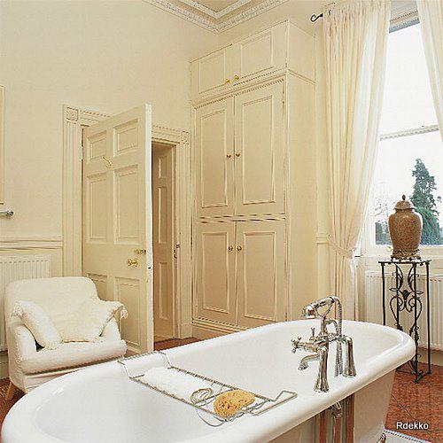 rdeco_bathroom armchair