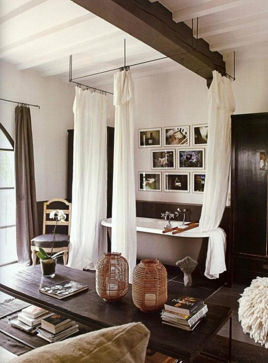 rdeco_bathroom with sofa