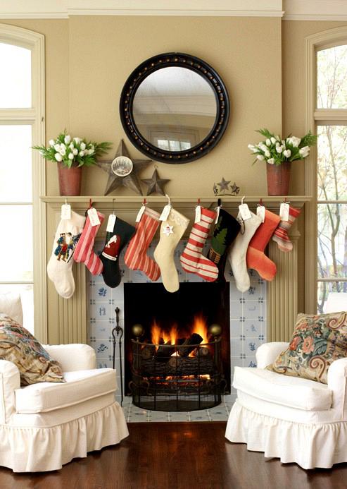 rdeco_christmas_mantle_socks