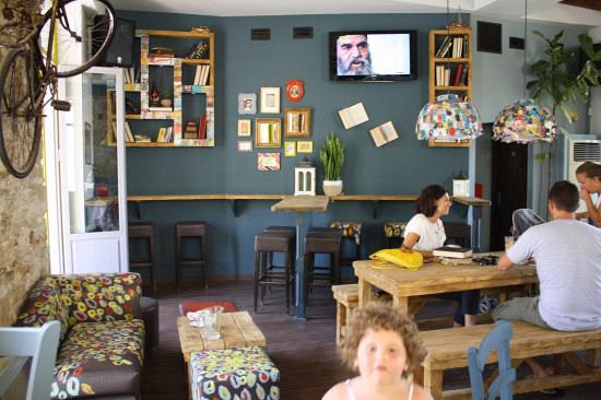 rdeco_11plus11_kyparissia_cafe