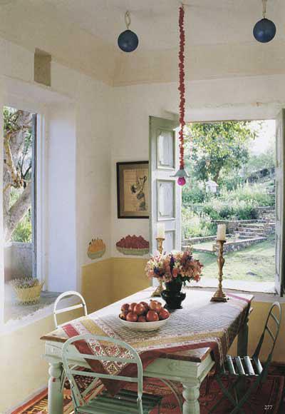 rdeco_bulb-dining-room