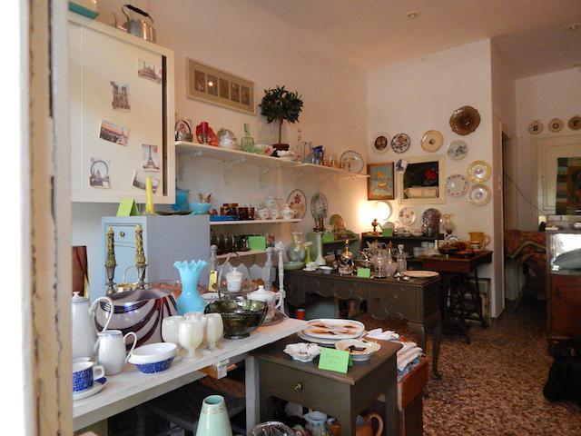 rdeco_sofita_vintage_shop_inside