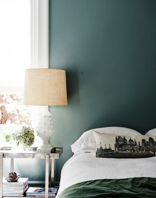 rdeco_Bedroom-with-sage-green-walls