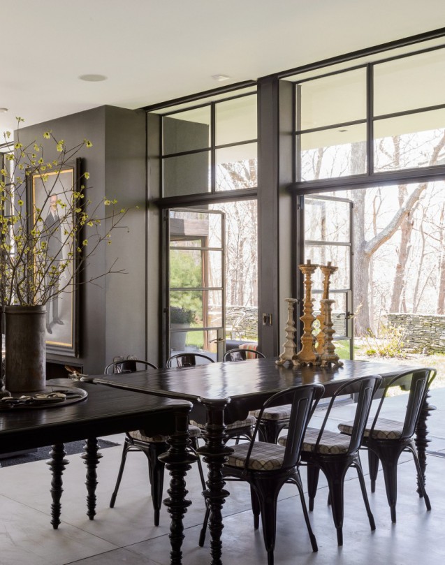 rdeco_Contemporary-black-dining-room-with-floor-to-ceiling-windows