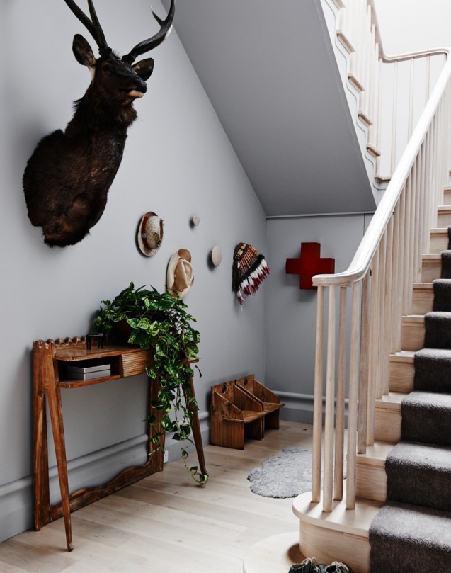 rdeco_Hallway-with-dear-head