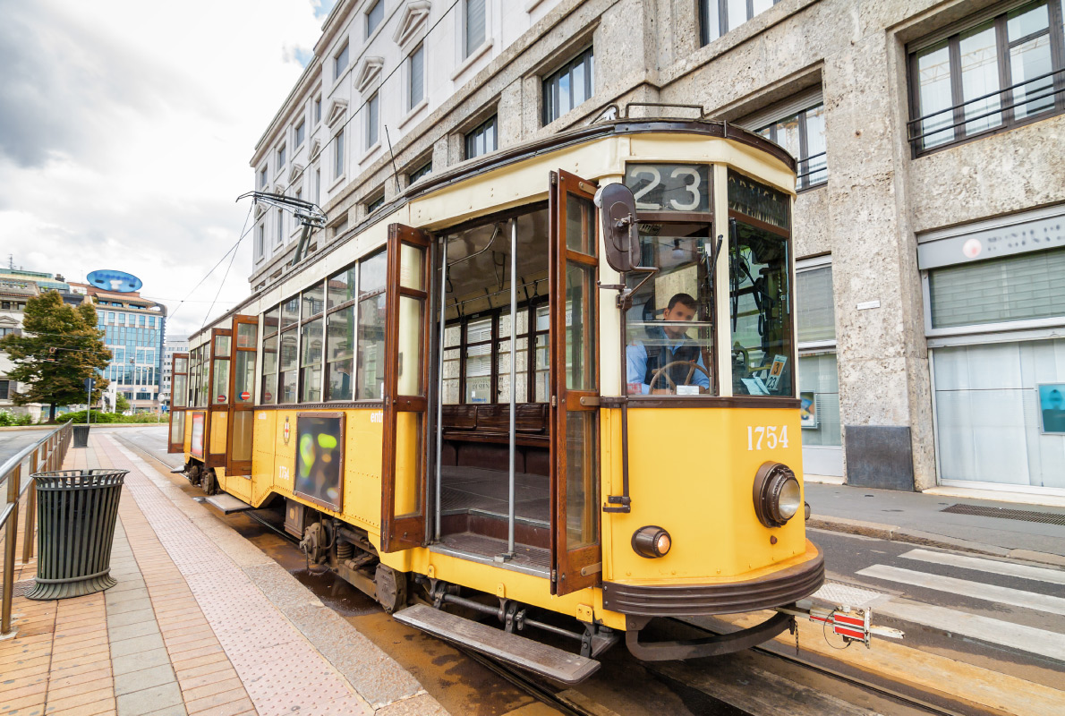Milan tram - Travel with Rdeco